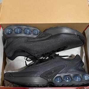 Nike Black Athletic Sneakers with Air Cushioning